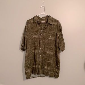 VINTAGE Button Up shirt! Silky comfortable material.